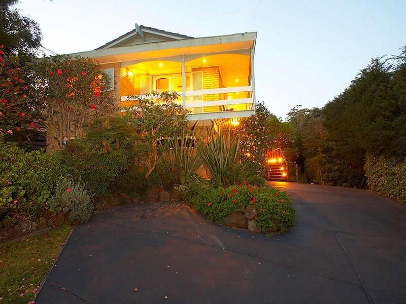 1 Greenham Crescent, Mount Waverley VIC 3149