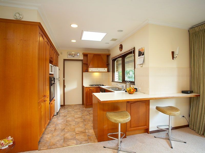 1 Greenham Crescent, Mount Waverley VIC 3149