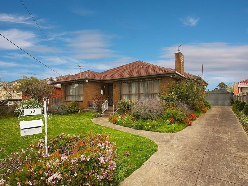 33 Palm Beach Crescent, Mount Waverley VIC 3149