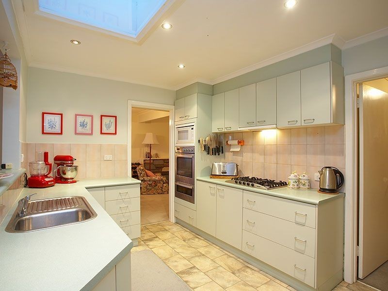 22 Laura Grove, Mount Waverley VIC 3149