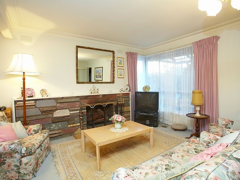 22 Laura Grove, Mount Waverley VIC 3149