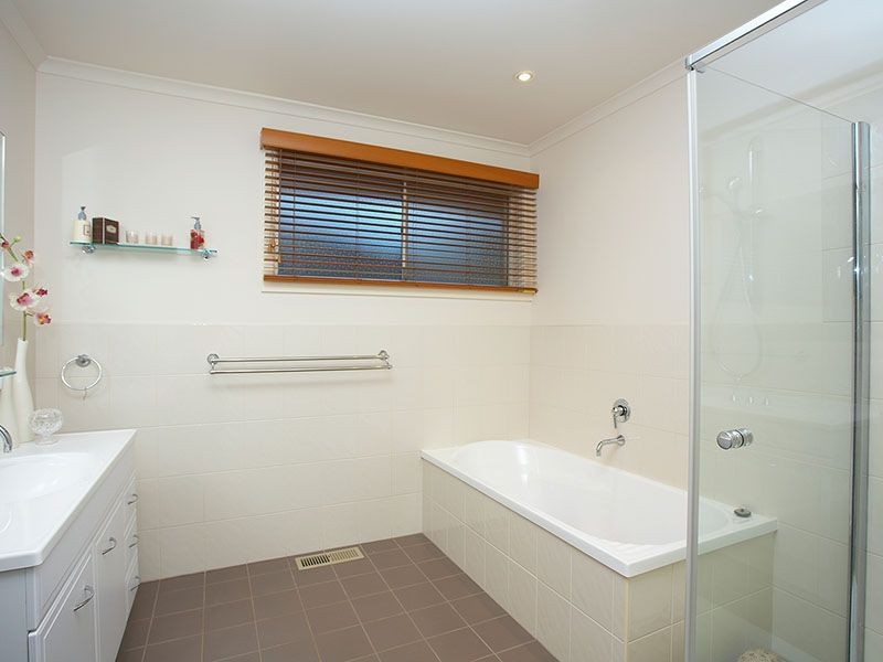 22 Laura Grove, Mount Waverley VIC 3149