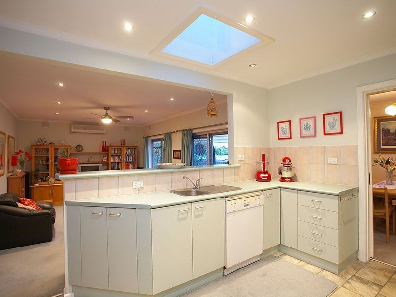 22 Laura Grove, Mount Waverley VIC 3149