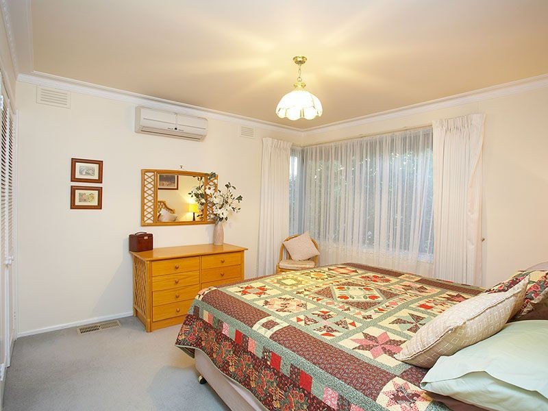 22 Laura Grove, Mount Waverley VIC 3149