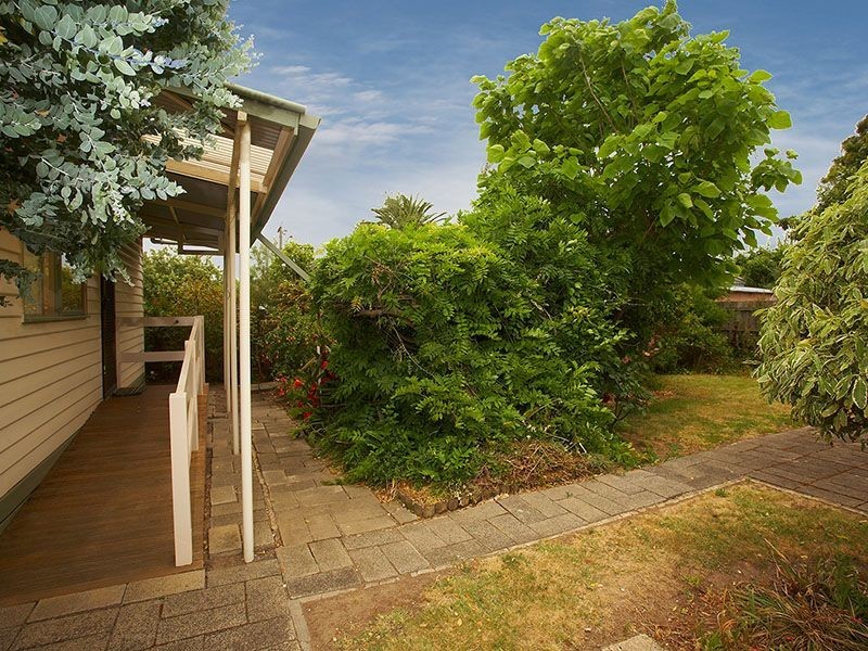 5 Seaview Crescent, Mulgrave VIC 3170