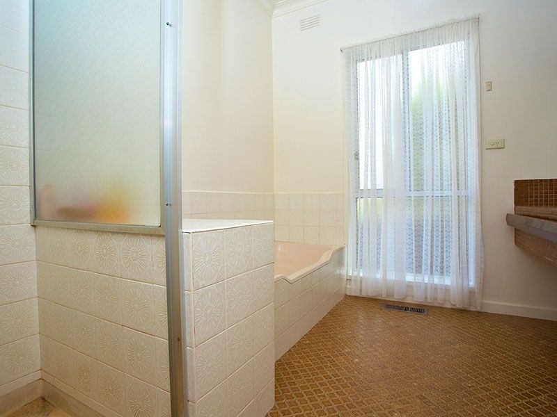 12 Mayfield Drive, Mount Waverley VIC 3149