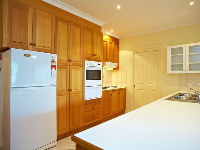 1/28 Barnes Road, Burwood VIC 3125