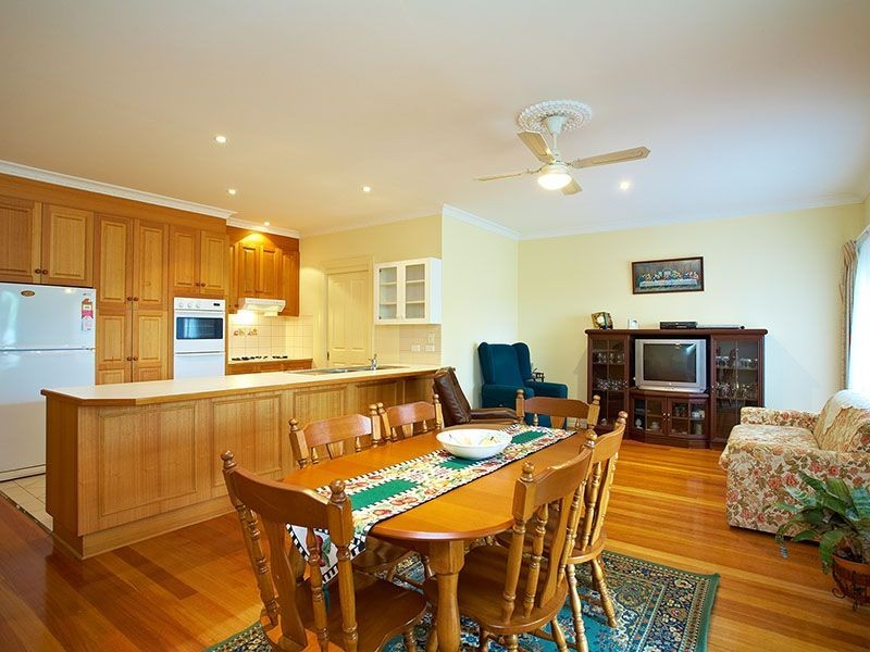 1/28 Barnes Road, Burwood VIC 3125