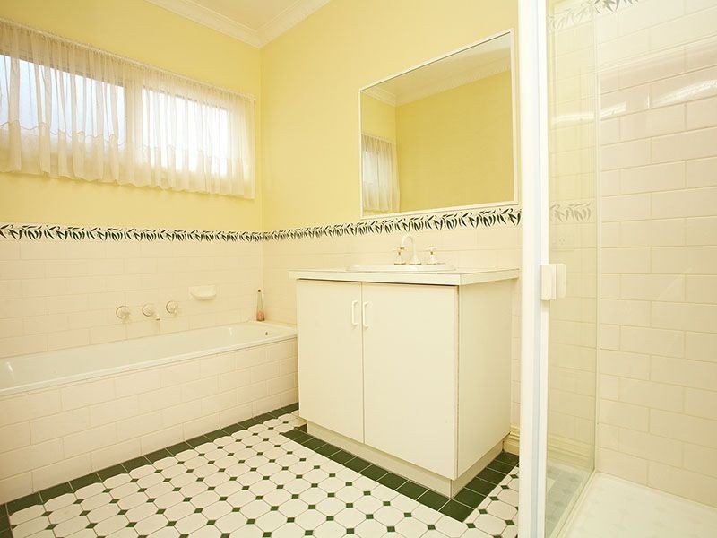 1/28 Barnes Road, Burwood VIC 3125