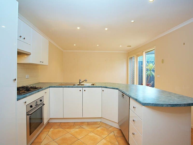 2/13 Cromwell Street, Burwood VIC 3125