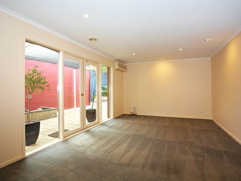 2/13 Cromwell Street, Burwood VIC 3125