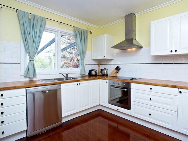 16 Carrol Grove, Mount Waverley VIC 3149