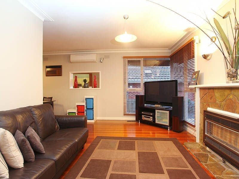 1 Winton Street, Burwood VIC 3125