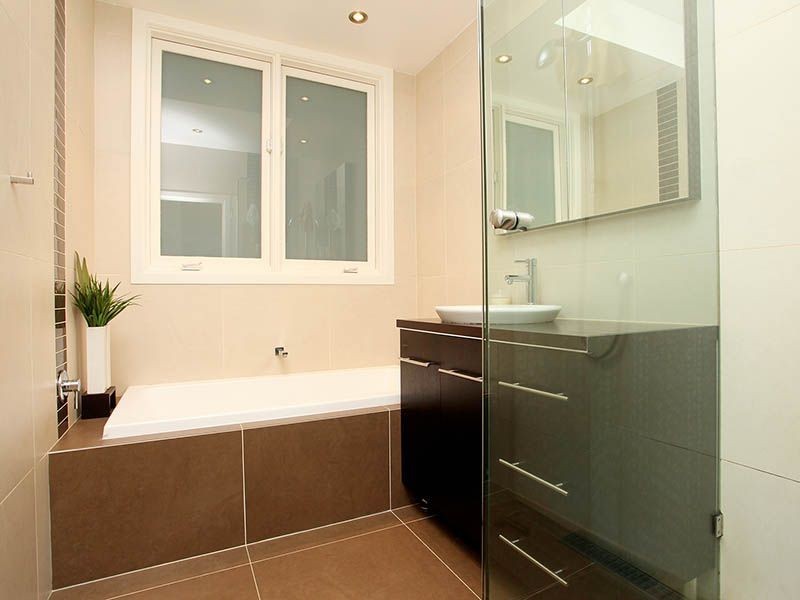 1 Winton Street, Burwood VIC 3125