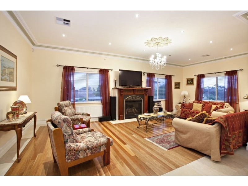 17 Viewbank Road, Mount Waverley VIC 3149
