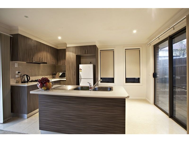 2/124 Power Avenue, Chadstone VIC 3148