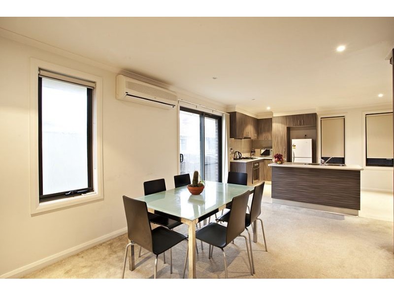 2/124 Power Avenue, Chadstone VIC 3148