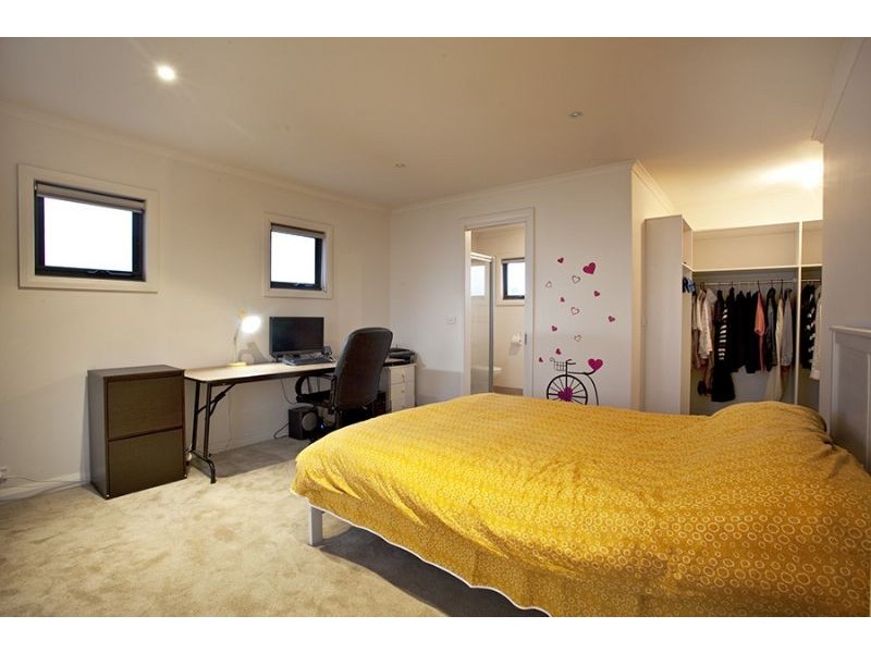 2/124 Power Avenue, Chadstone VIC 3148