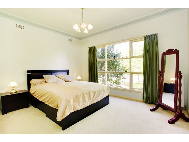 13 Kanooka Avenue, Ashwood VIC 3147