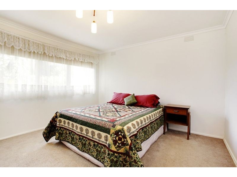 23 Lindisfarne Drive, Burwood East VIC 3151