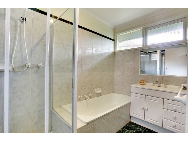 23 Lindisfarne Drive, Burwood East VIC 3151