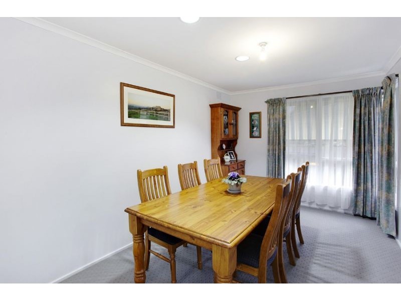 8 Tudiwali Crescent, Wheelers Hill VIC 3150