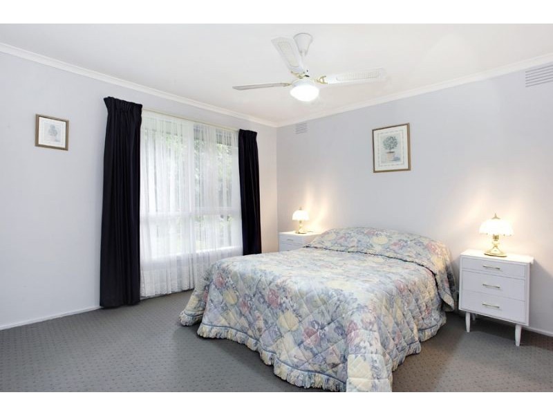 8 Tudiwali Crescent, Wheelers Hill VIC 3150