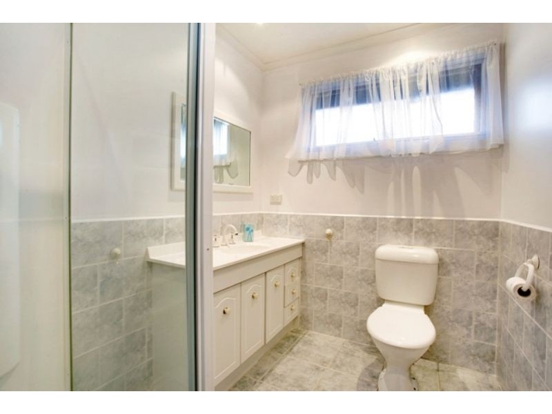 8 Tudiwali Crescent, Wheelers Hill VIC 3150