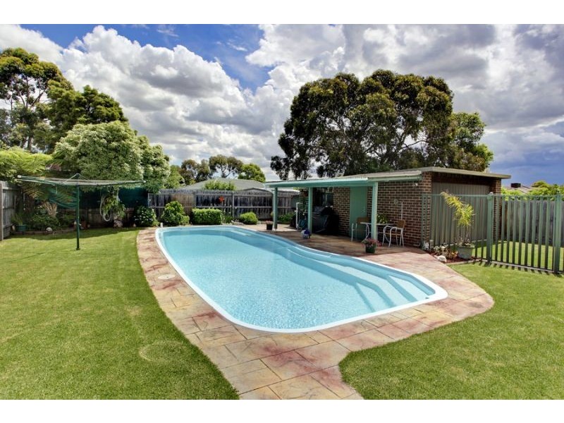 8 Tudiwali Crescent, Wheelers Hill VIC 3150