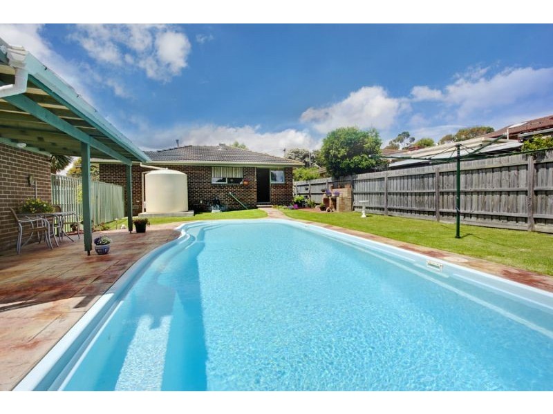 8 Tudiwali Crescent, Wheelers Hill VIC 3150