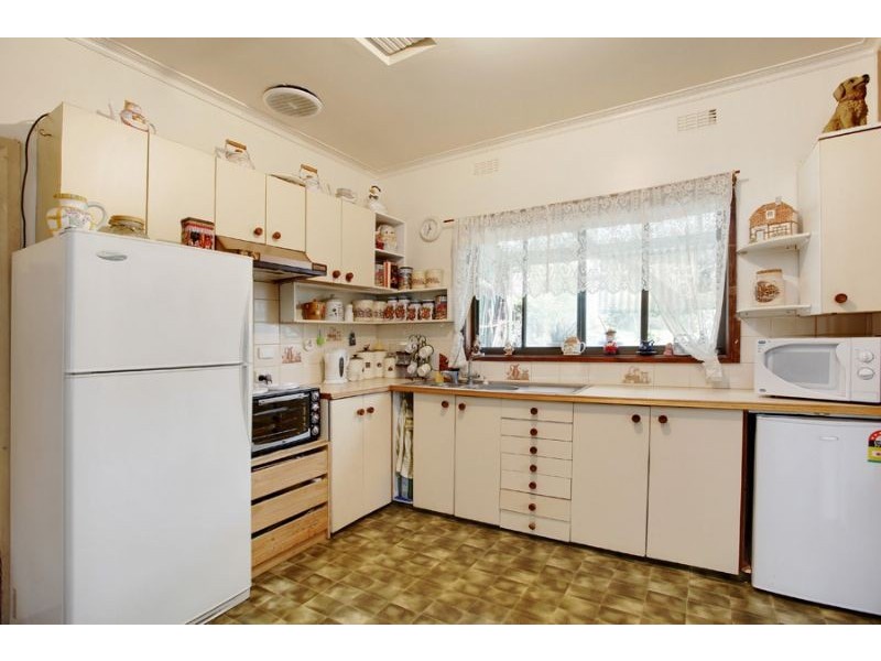 2 Elm Grove, Mount Waverley VIC 3149