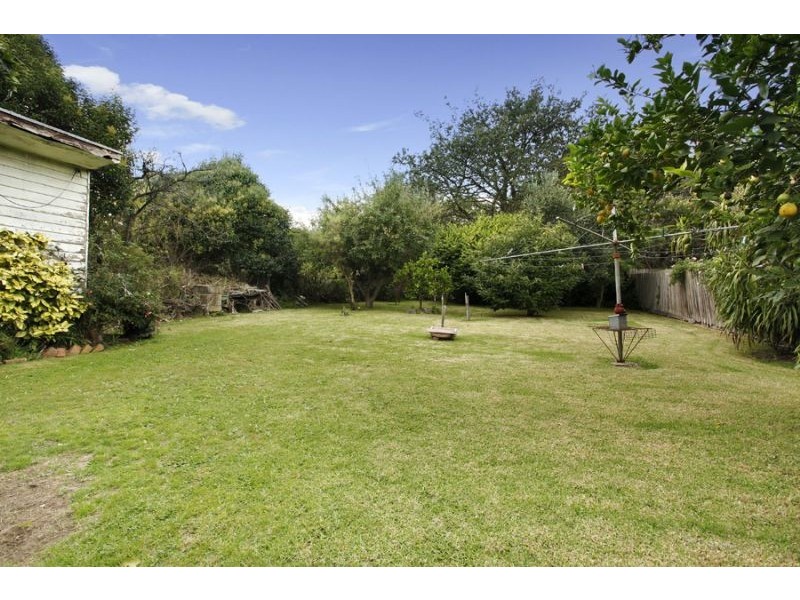 2 Elm Grove, Mount Waverley VIC 3149
