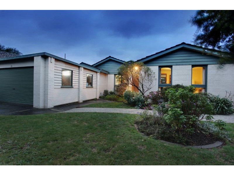 11 Ormiston Street, Mount Waverley VIC 3149