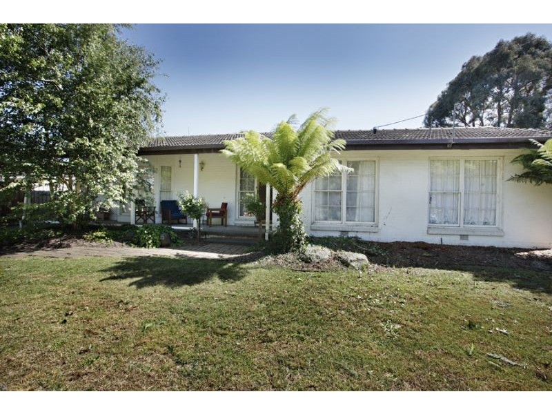 3 Lindisfarne Drive, Burwood East VIC 3151