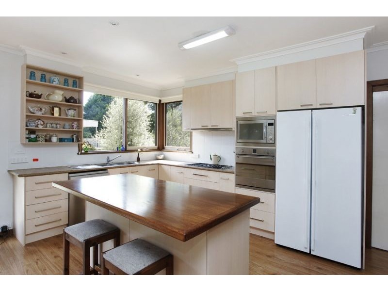 48 Barnes Avenue, Burwood VIC 3125