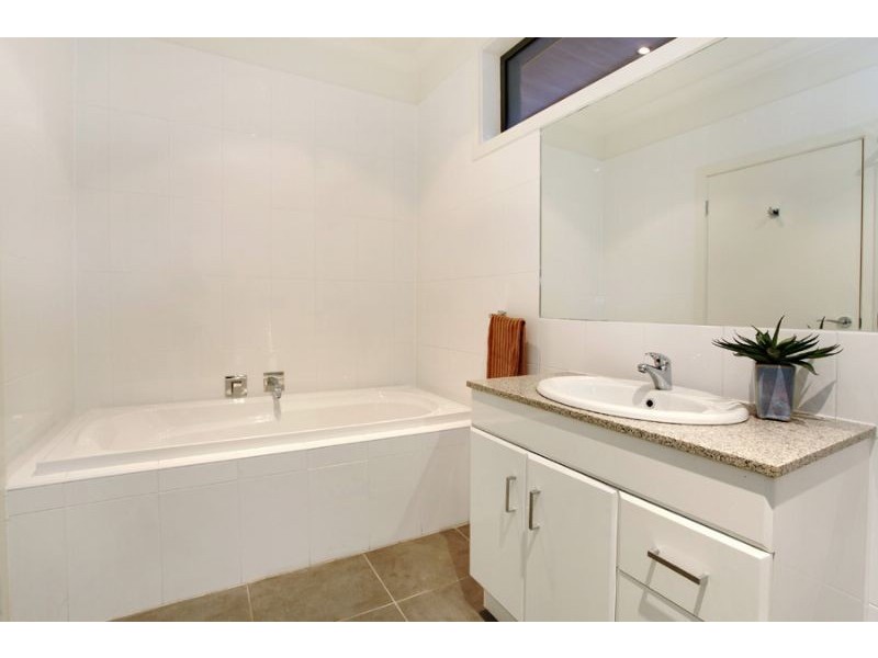 39 Amber Grove, Mount Waverley VIC 3149