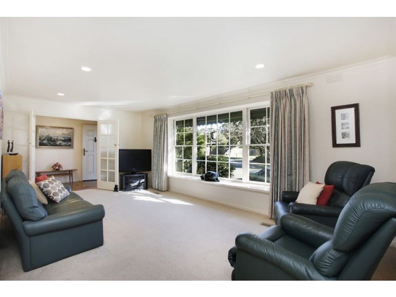 19 Sampson Drive, Mount Waverley VIC 3149