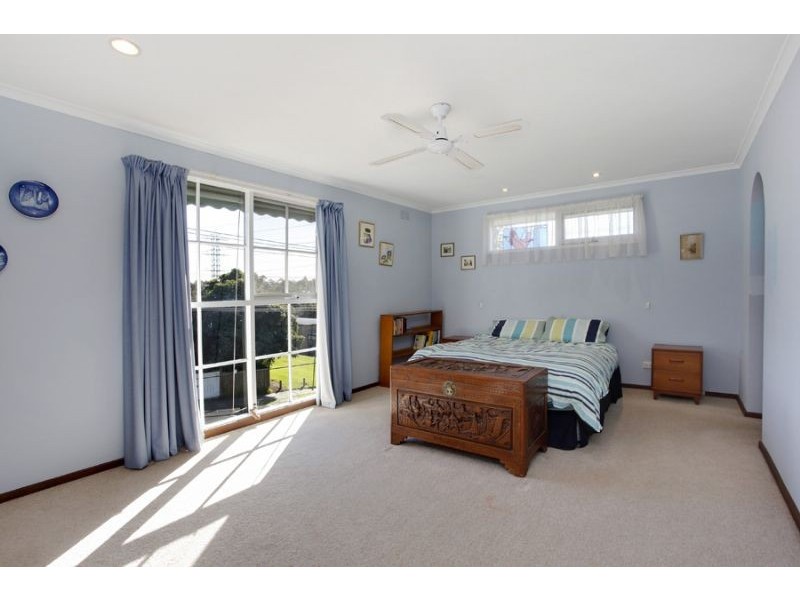 19 Sampson Drive, Mount Waverley VIC 3149