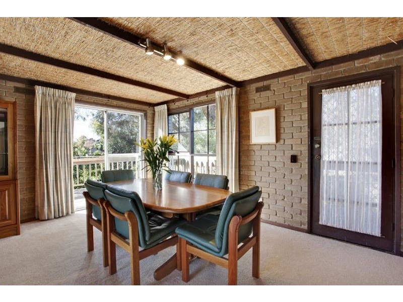 19 Sampson Drive, Mount Waverley VIC 3149