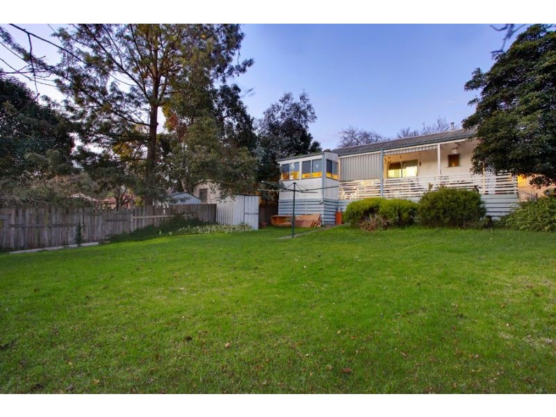 5 Yarrinup Avenue, Chadstone VIC 3148