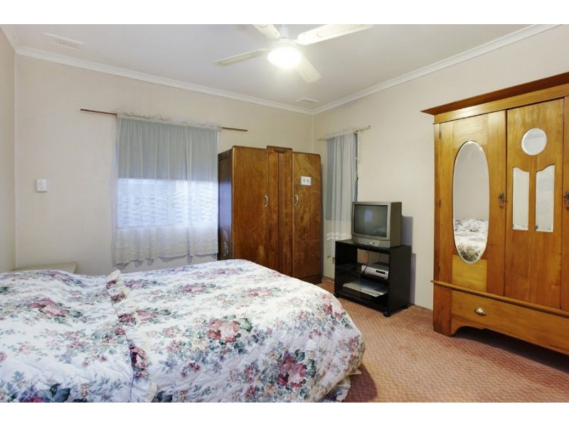 5 Yarrinup Avenue, Chadstone VIC 3148