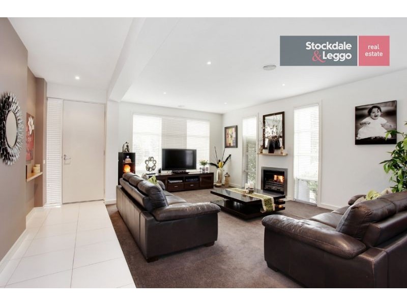 11 Lansdowne Circuit, Mulgrave VIC 3170