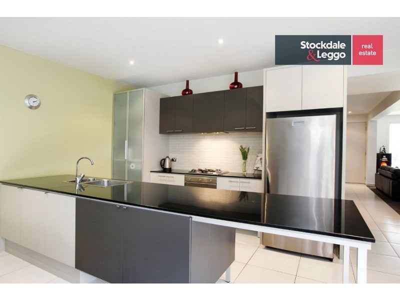 11 Lansdowne Circuit, Mulgrave VIC 3170