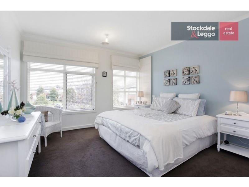 11 Lansdowne Circuit, Mulgrave VIC 3170