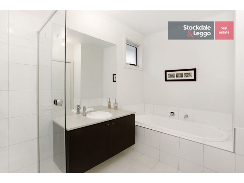 11 Lansdowne Circuit, Mulgrave VIC 3170