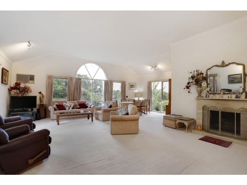 1 Mount Pleasant Drive, Mount Waverley VIC 3149