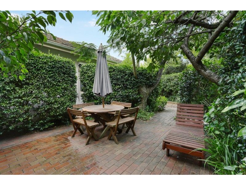 1 Mount Pleasant Drive, Mount Waverley VIC 3149