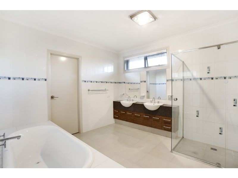 40 Grandview Road, Chadstone VIC 3148