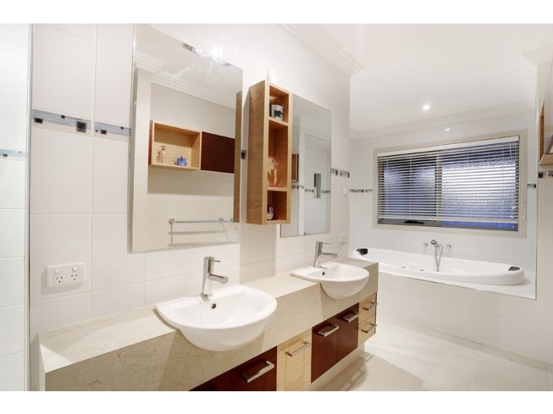 40 Grandview Road, Chadstone VIC 3148