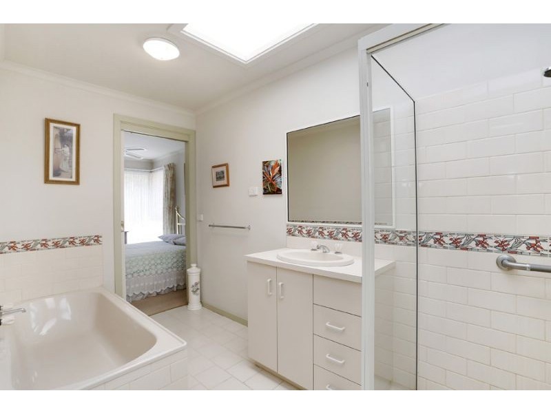 2/111 Station Street, Burwood VIC 3125